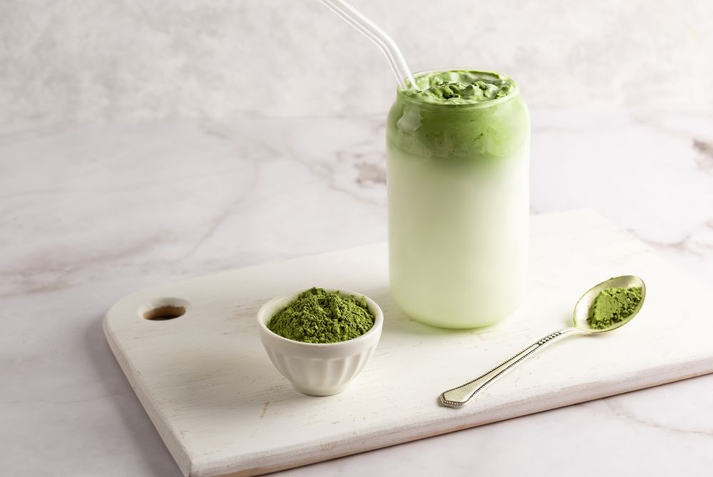 Recipes for iced matcha tea and other cold matcha drinks