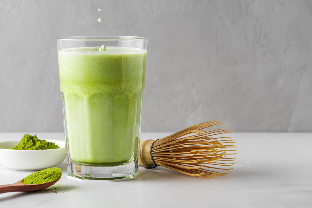 matcha-in-glass-whisk-match-powder-bowl-matcha powder-on spoon 